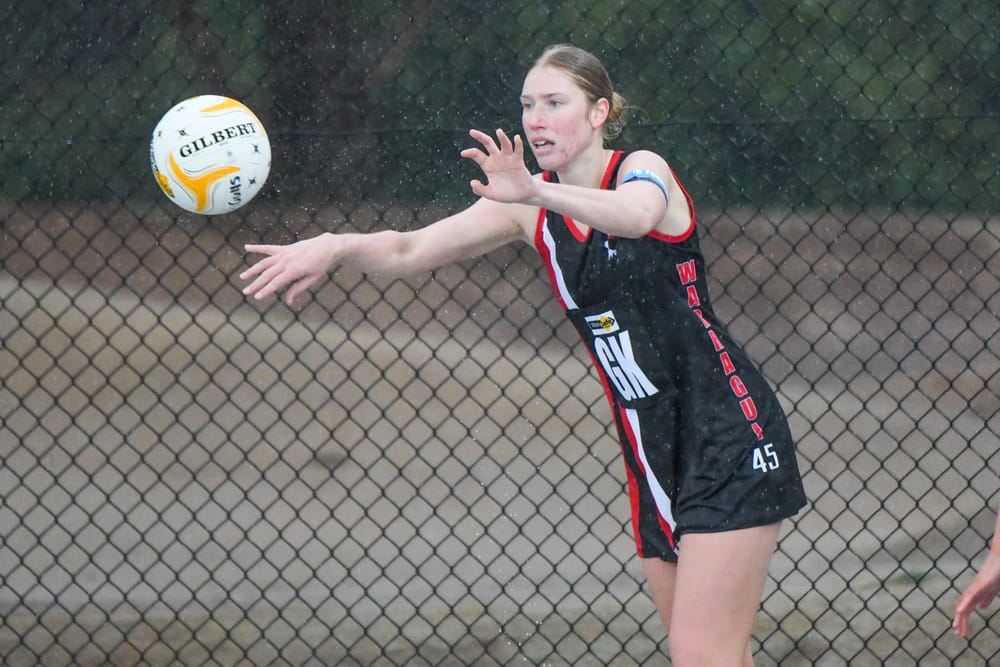 Disappointing day for the Gulls in the wet post image