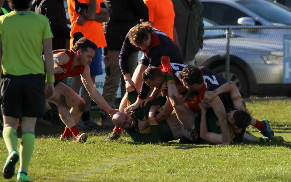 Sharks and Bulldogs fight for spot in Mid Gippsland grand final post image