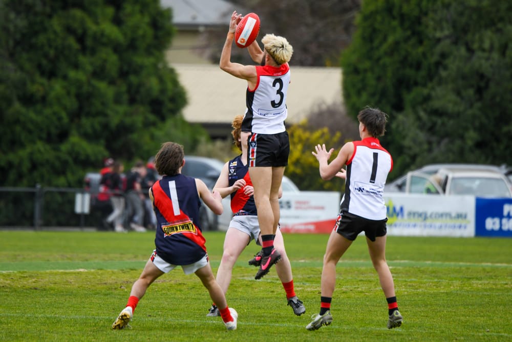 Gulls fade late to close season post image