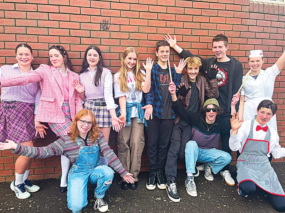 Students relive the 90s post image