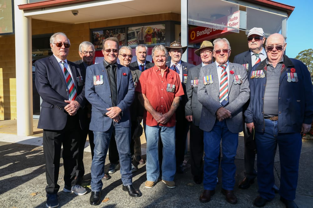 Visiting ex-servicemen march at Drouin post image