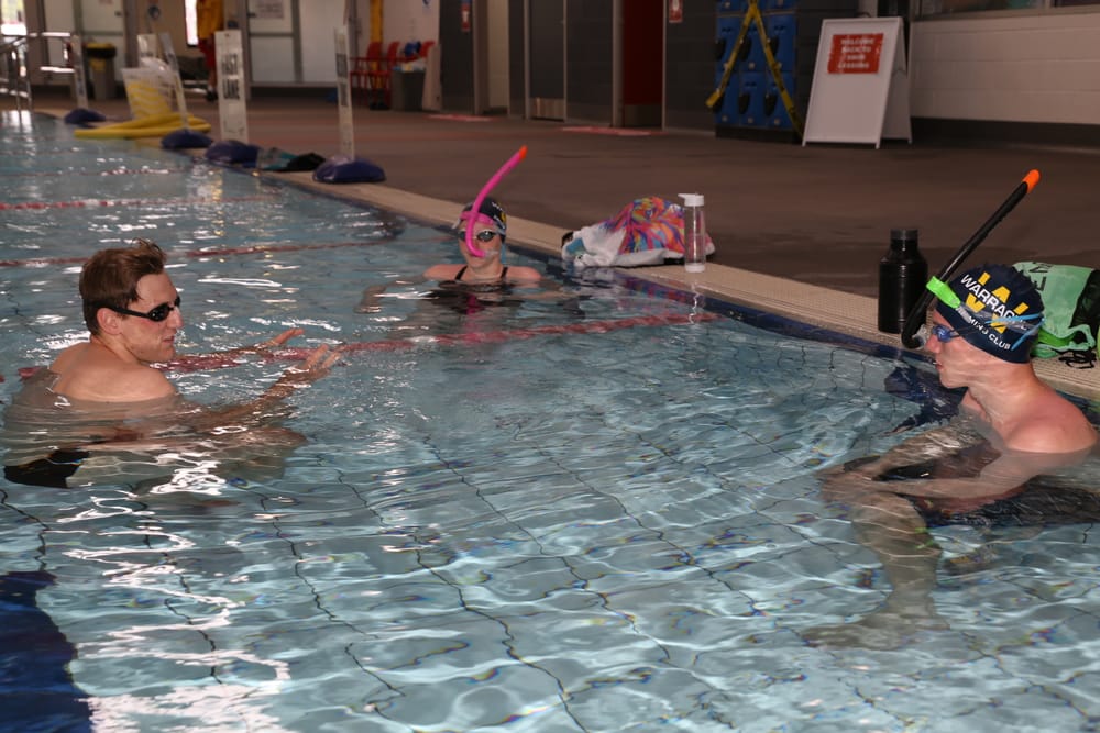 Mack Horton visits young swimming duo post image