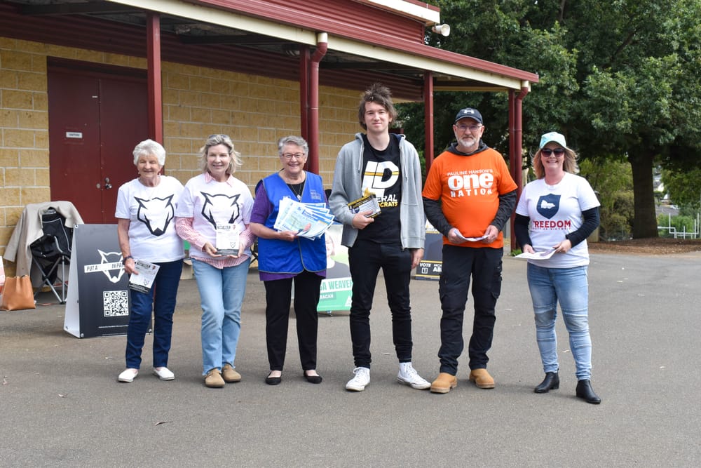 9000 people vote early post image