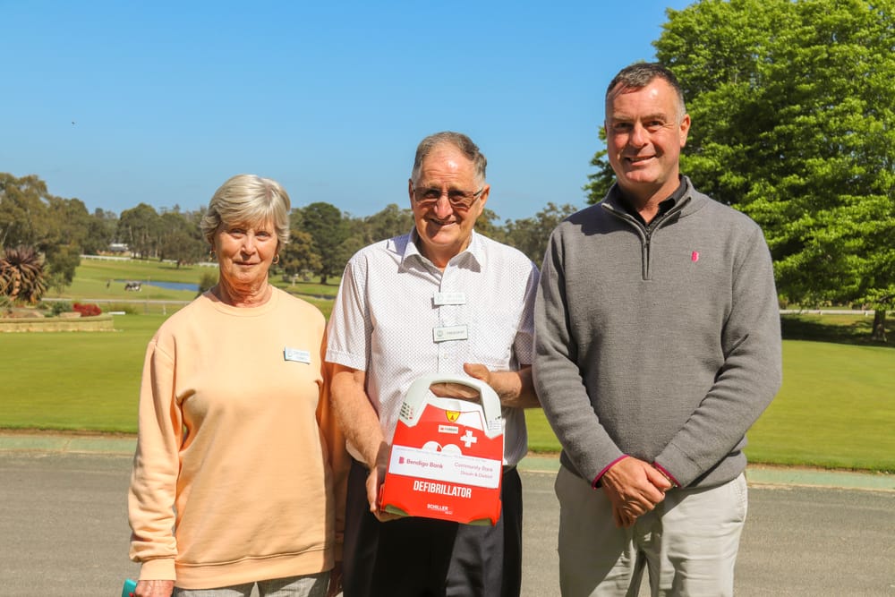 Bank provides new defibrillator for club post image