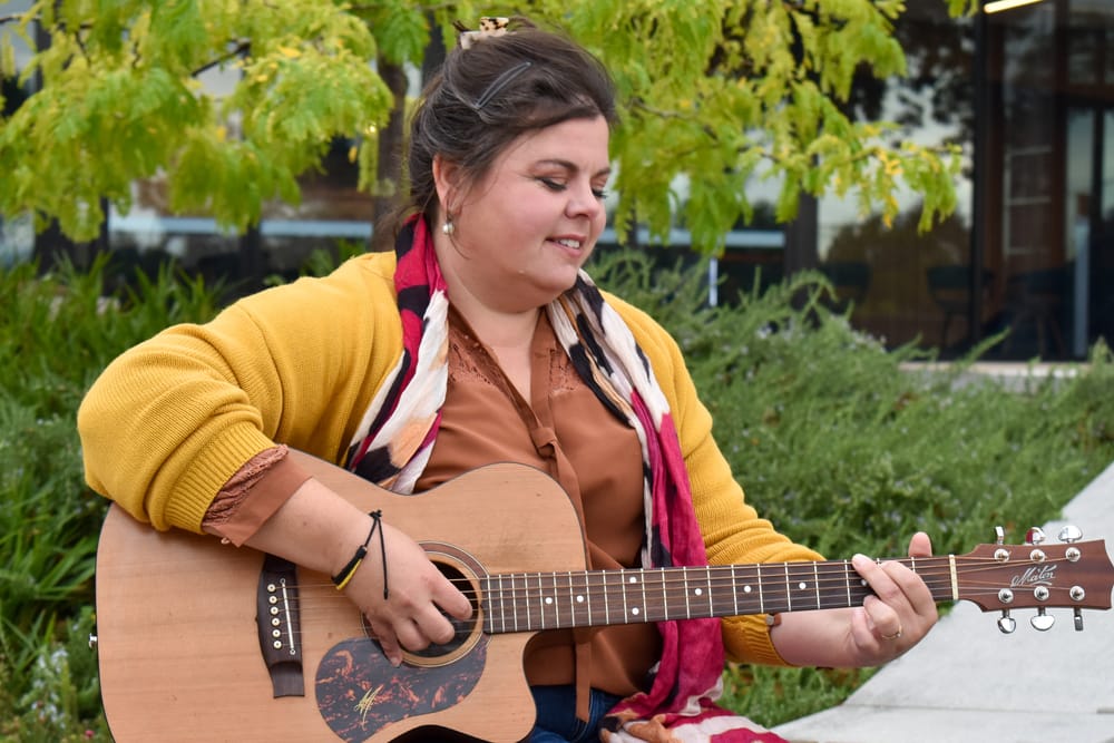 Local singer to perform at regional rail event post image