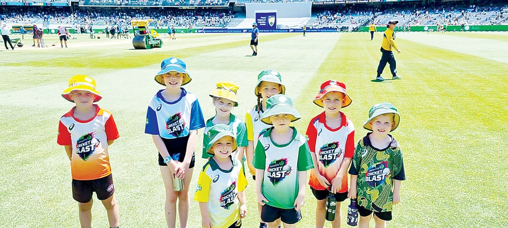 Kids run out on the MCG post image